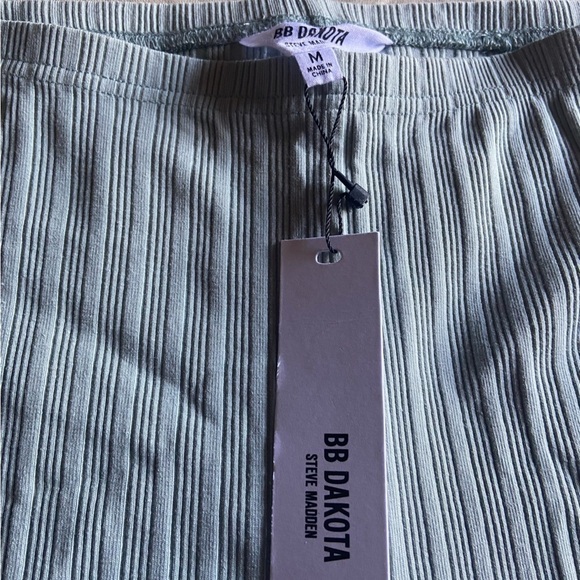 BB Dakota by Steve Madden High Rise Ribbed Bike Short - Picture 3 of 4